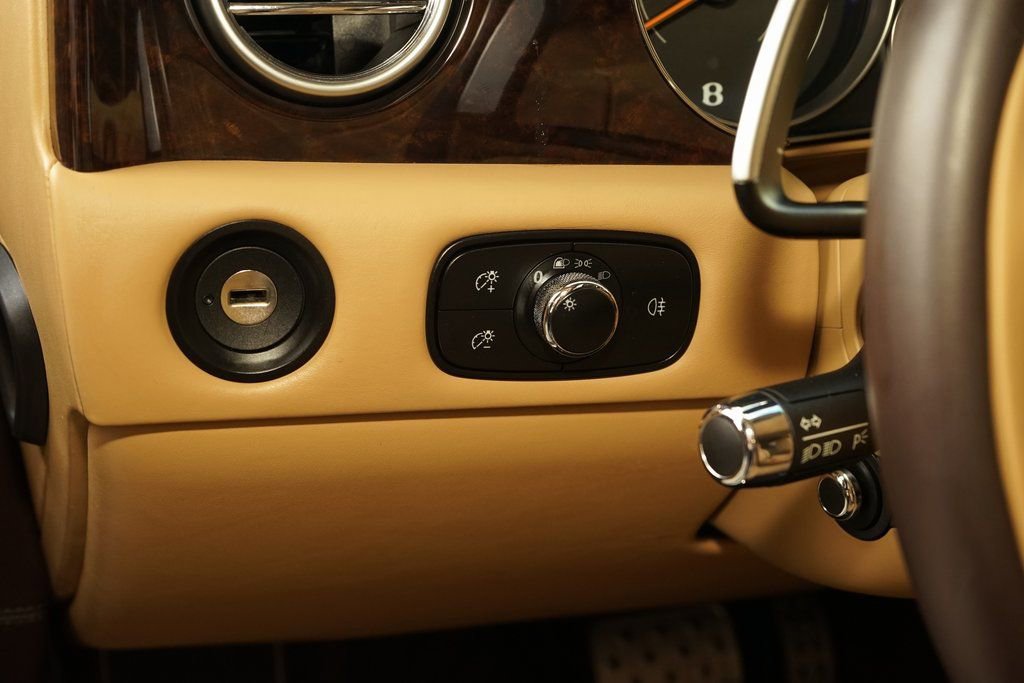 Used 2016 Bentley Flying Spur W12 image 28