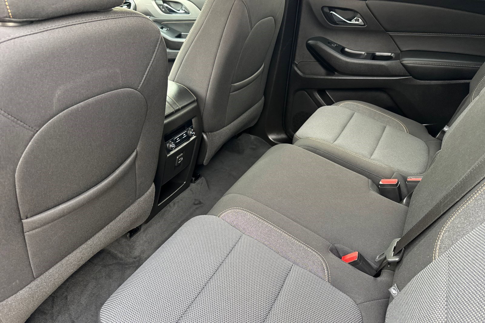 Used 2021 Chevrolet Traverse LT image 26