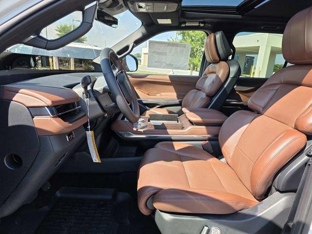 New 2025 Lincoln Navigator Reserve image 8