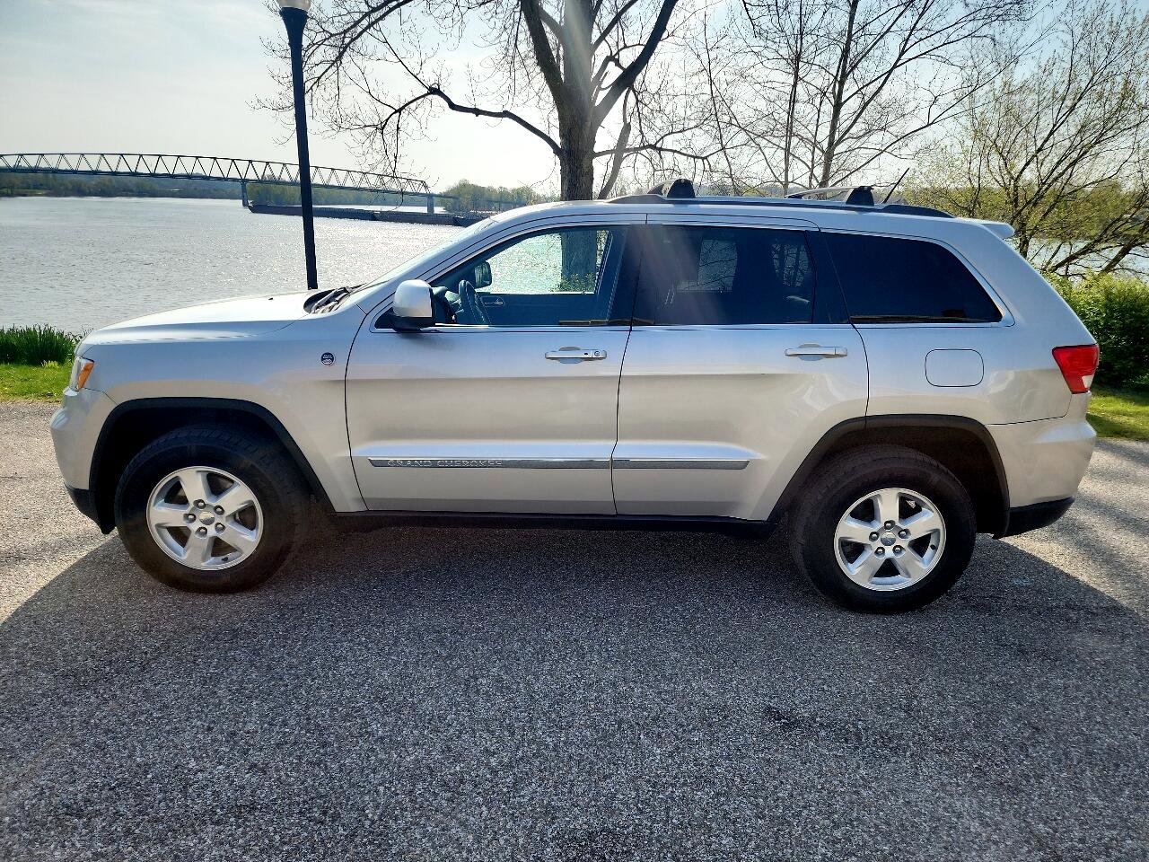 Used 2012 Jeep Grand Cherokee Laredo image 2