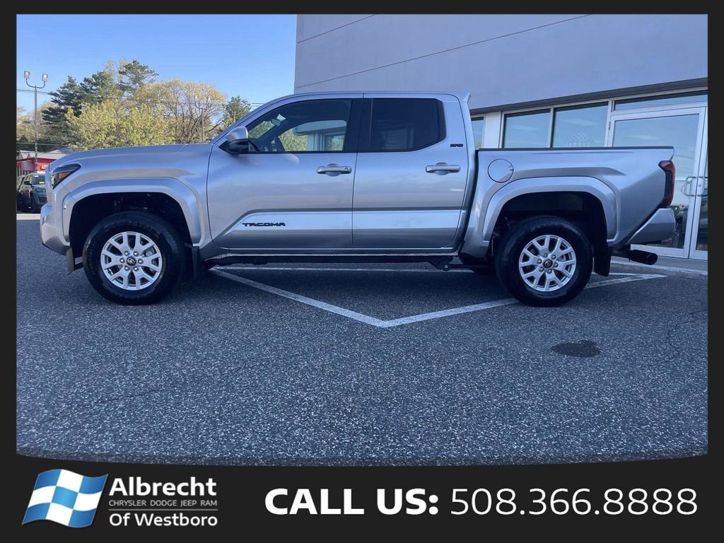 Used 2025 Toyota Tacoma SR5 AWD/4WD image 2