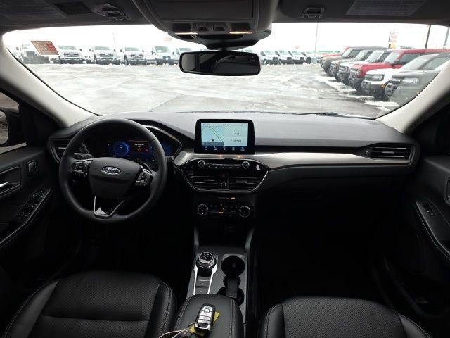 Certified 2022 Ford Escape Titanium w/ Class II Trailer Tow Package image 11