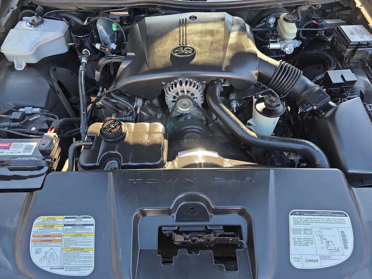 Used 1999 Lincoln Town Car Signature RWD image 13