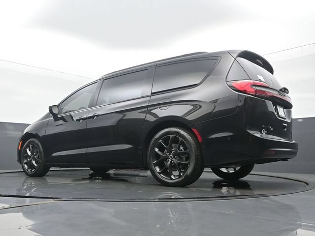 New 2025 Chrysler Pacifica Limited FWD image 48