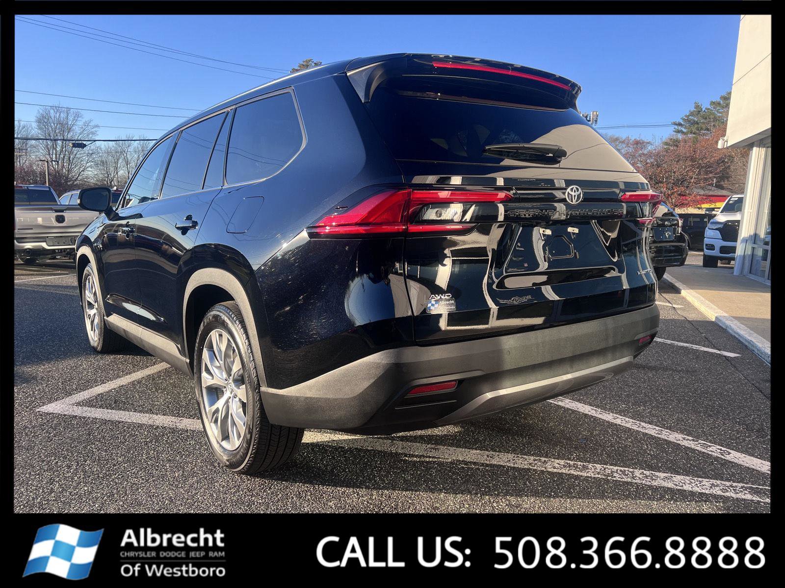 Used 2024 Toyota Grand Highlander Limited image 3