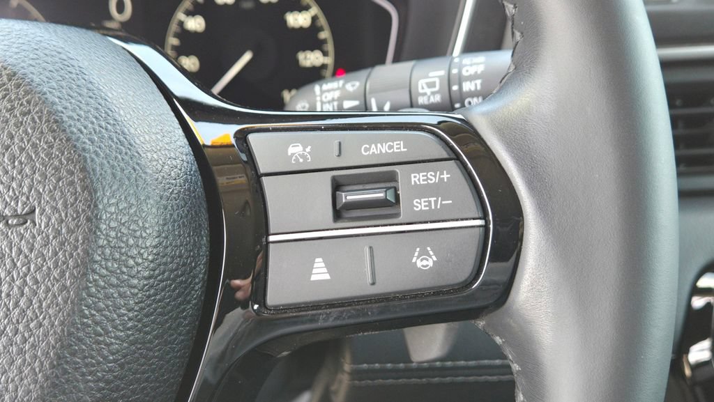 Used 2025 Honda Pilot EX-L image 18