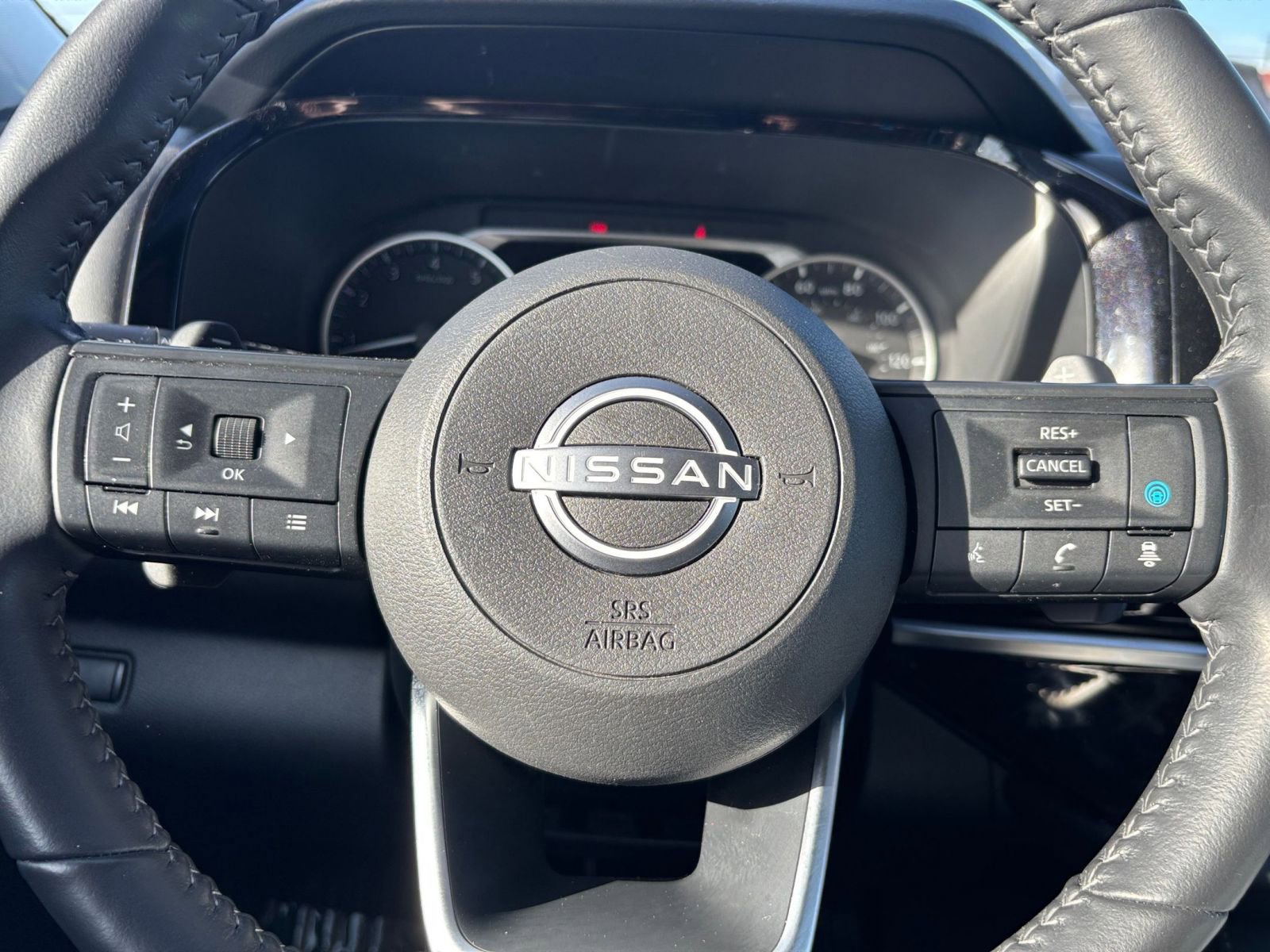 Used 2025 Nissan Pathfinder SV FWD image 30