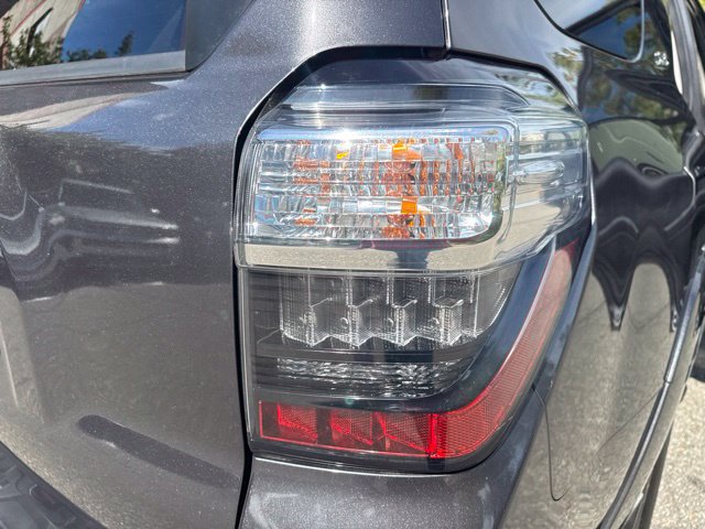 Used 2018 Toyota 4Runner SR5 AWD/4WD image 36