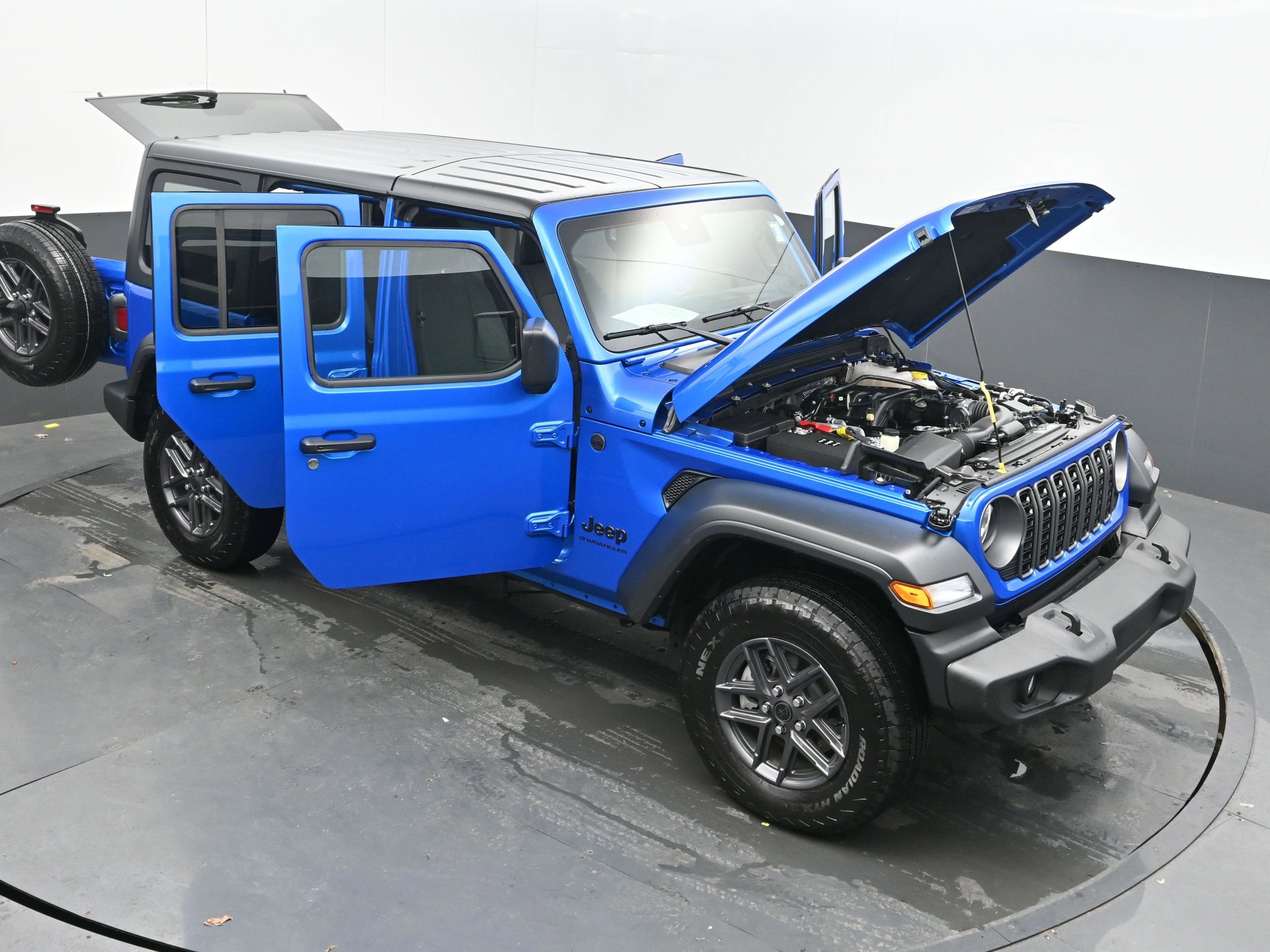Used 2025 Jeep Wrangler Sport S image 39
