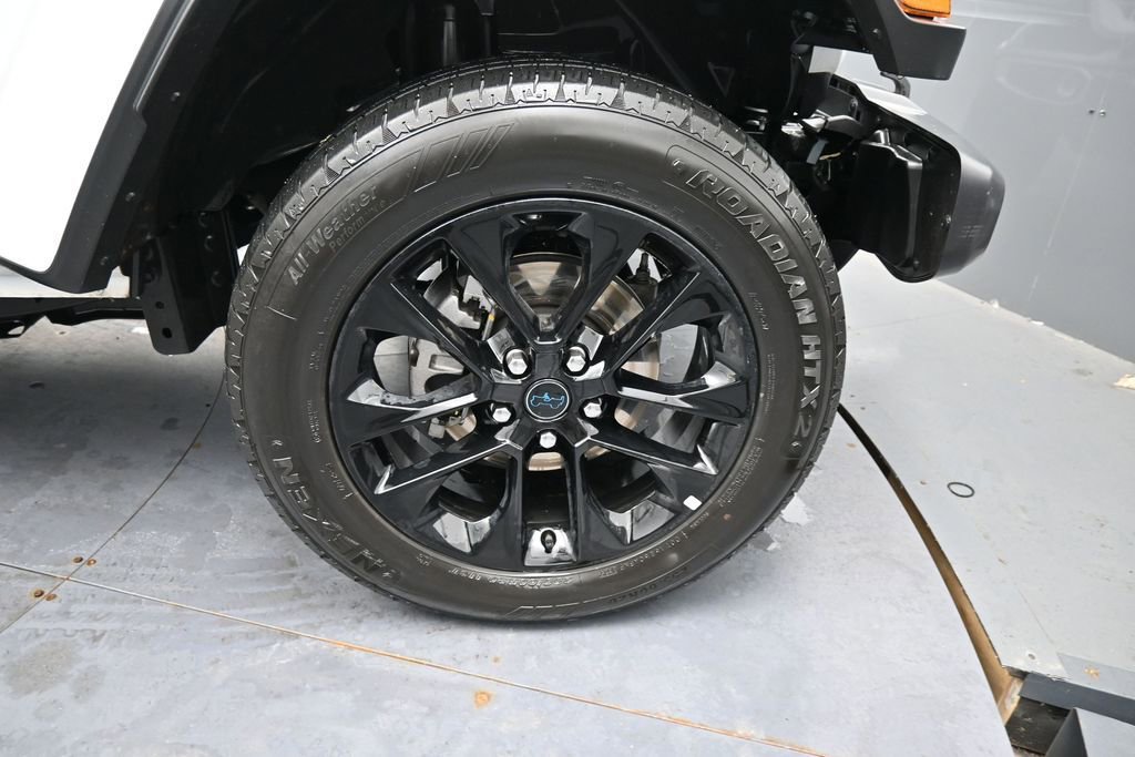 Used 2025 Jeep Wrangler Unlimited Sahara w/ Safety Group AWD/4WD image 18