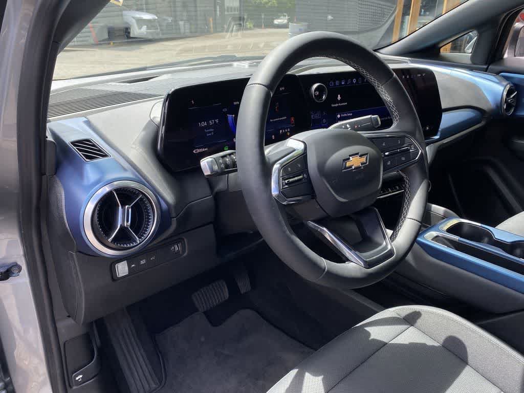 Used 2024 Chevrolet Equinox EV LT AWD/4WD image 2