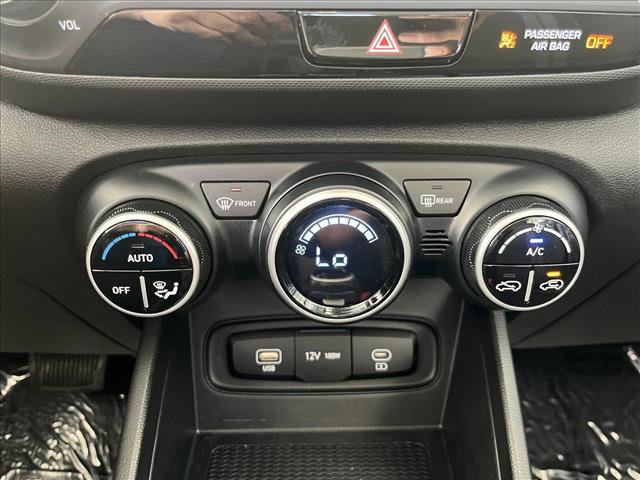 Used 2023 Hyundai Venue SEL image 16