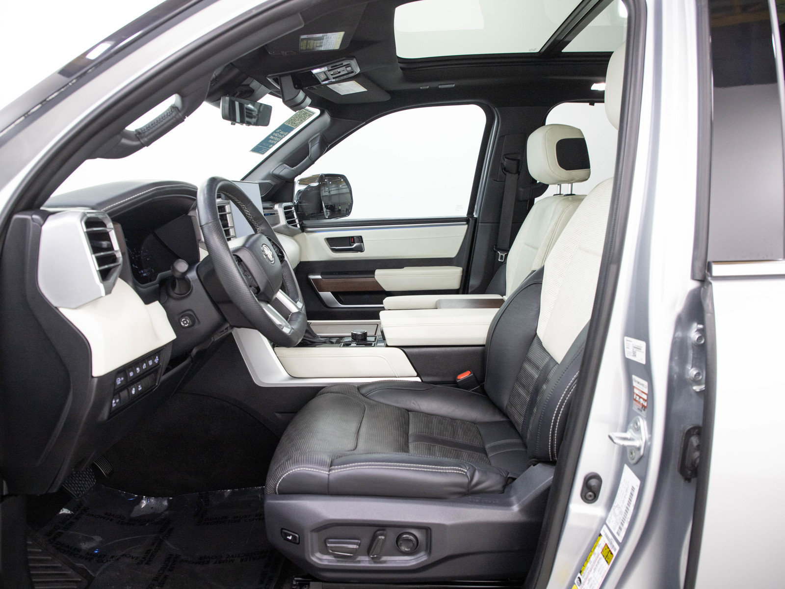 Used 2023 Toyota Sequoia Capstone AWD/4WD image 24