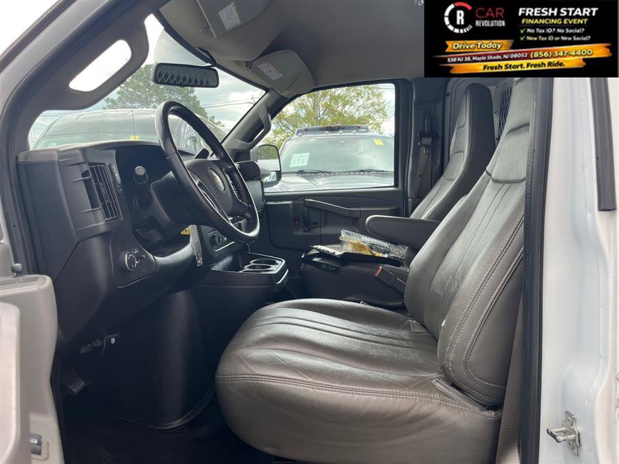 Used 2023 Chevrolet Express 3500 w/ Driver Convenience Package RWD image 7