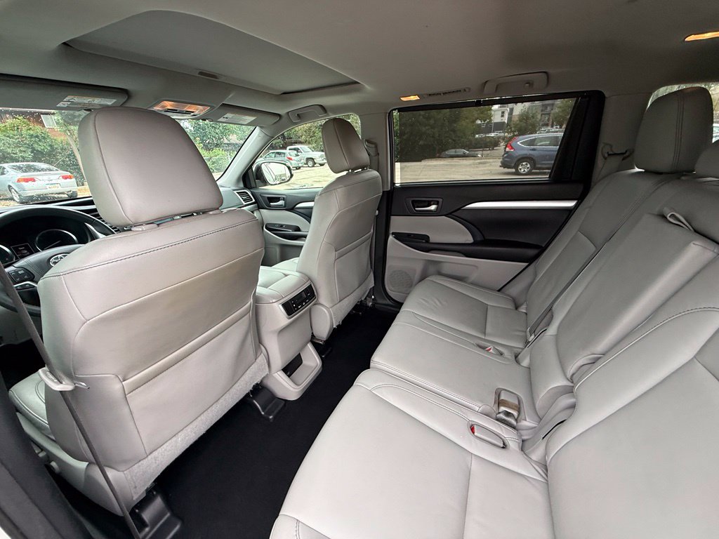 Used 2016 Toyota Highlander XLE AWD/4WD image 27