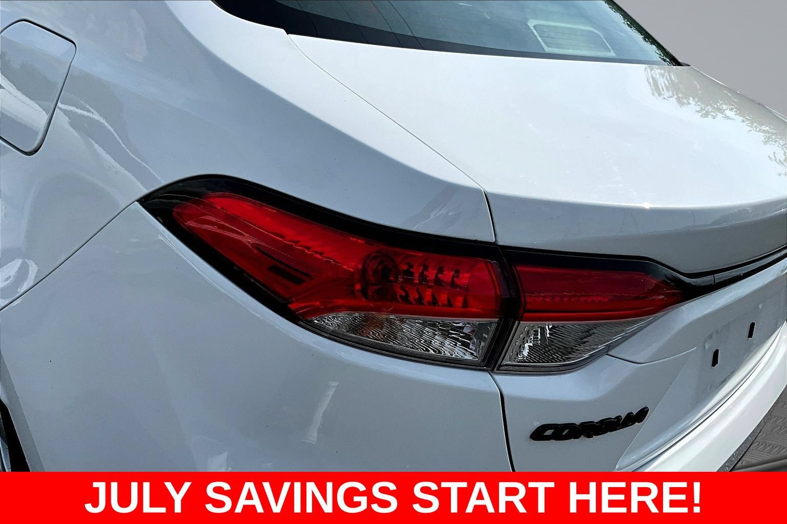 Used 2025 Toyota Corolla LE w/ LE Premium Package FWD image 30