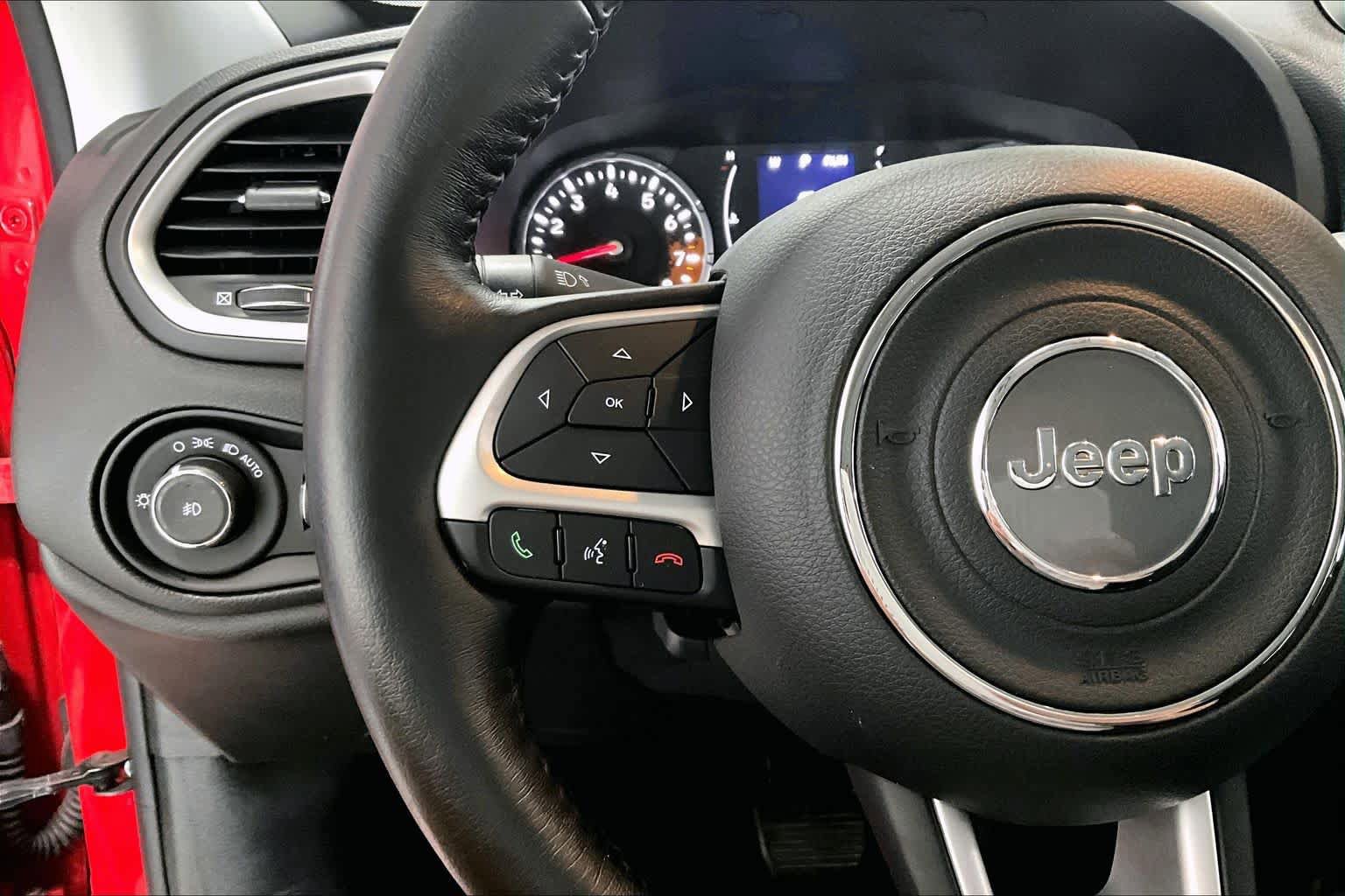 Used 2018 Jeep Renegade Latitude w/ Cold Weather Group AWD/4WD image 21
