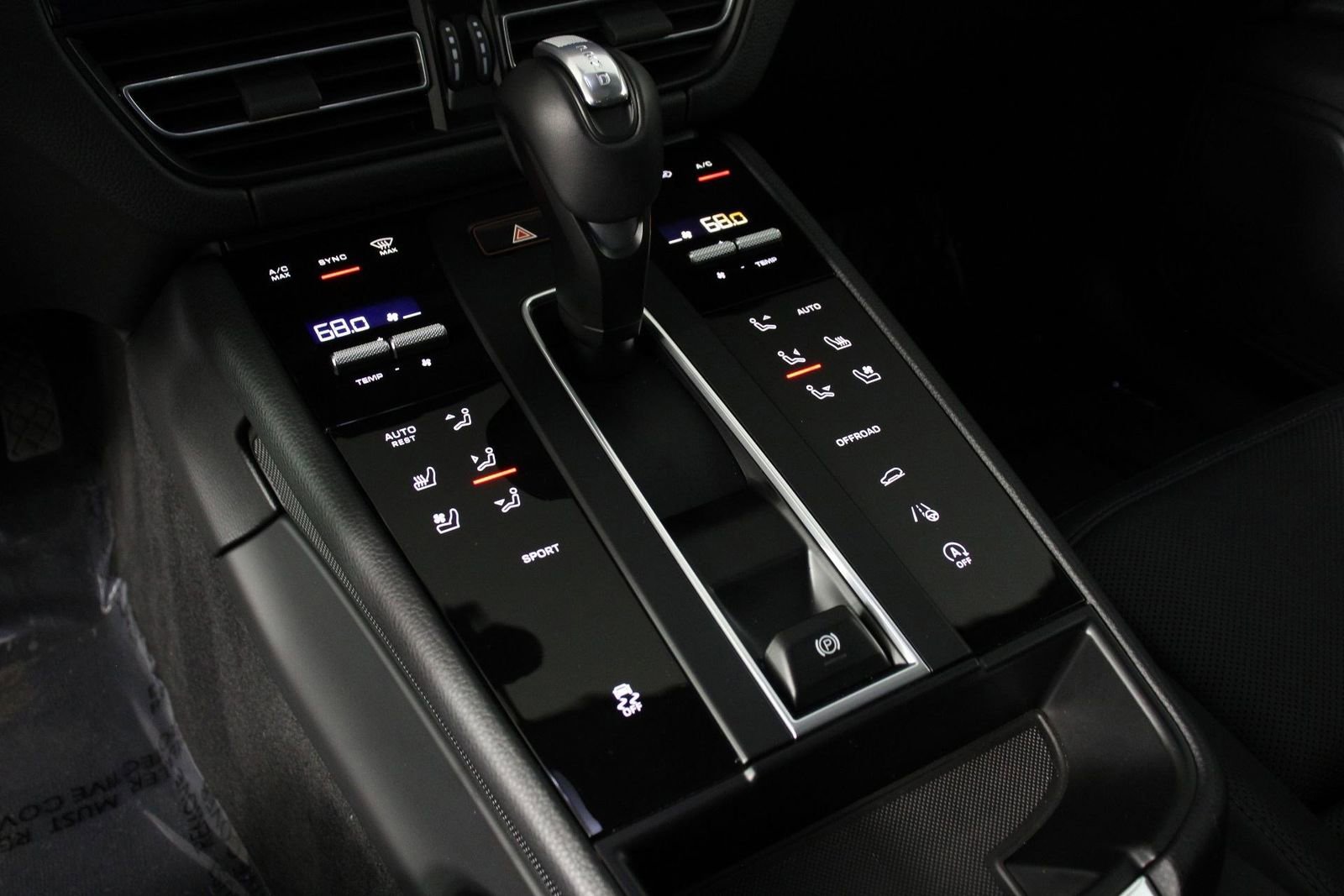 Certified 2025 Porsche Macan image 18