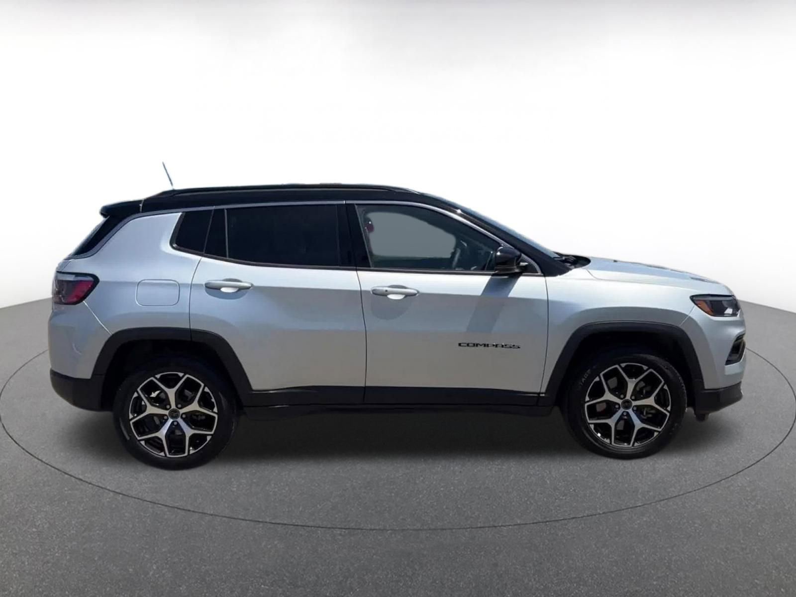 Used 2025 Jeep Compass Limited AWD/4WD image 16