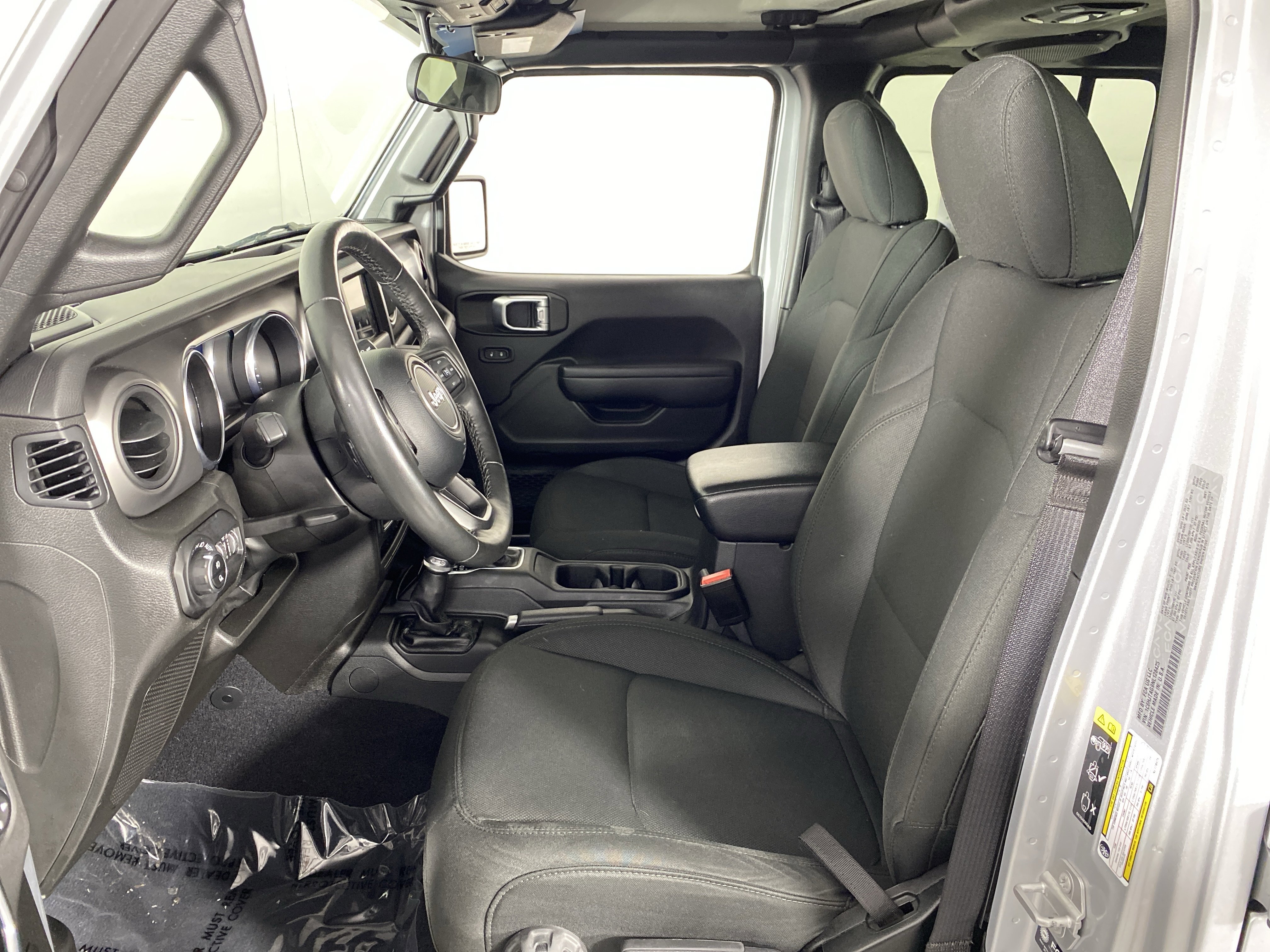 Used 2022 Jeep Gladiator Willys AWD/4WD image 15