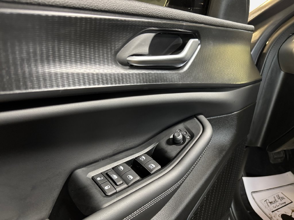 Used 2024 Jeep Grand Cherokee Laredo AWD/4WD image 14