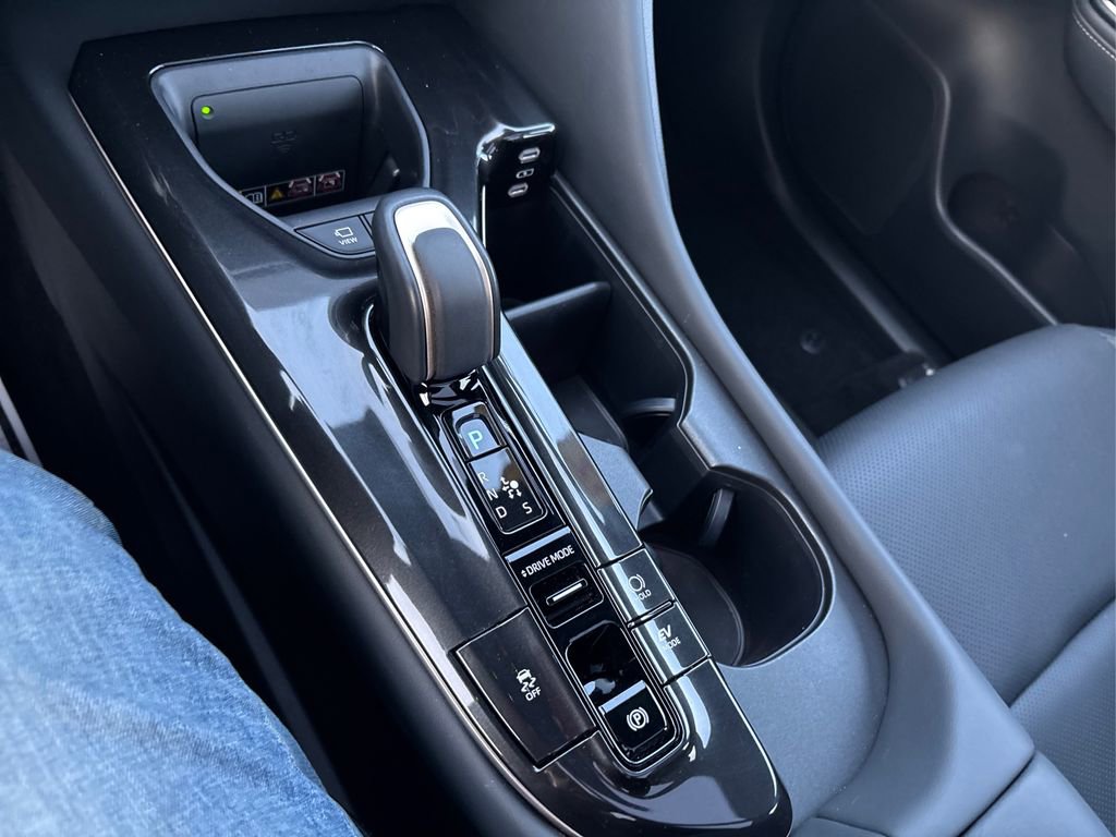 Used 2025 Toyota Crown Signia Limited image 37