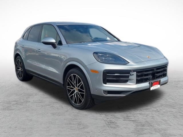 Used 2024 Porsche Cayenne AWD/4WD image 3