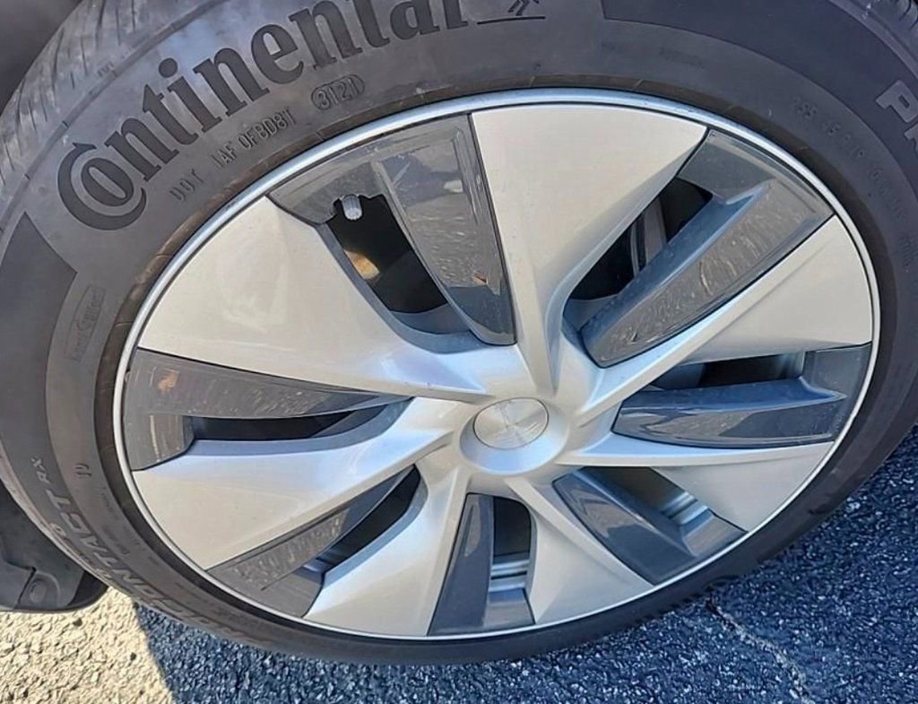 Used 2020 Tesla Model Y Long Range image 13