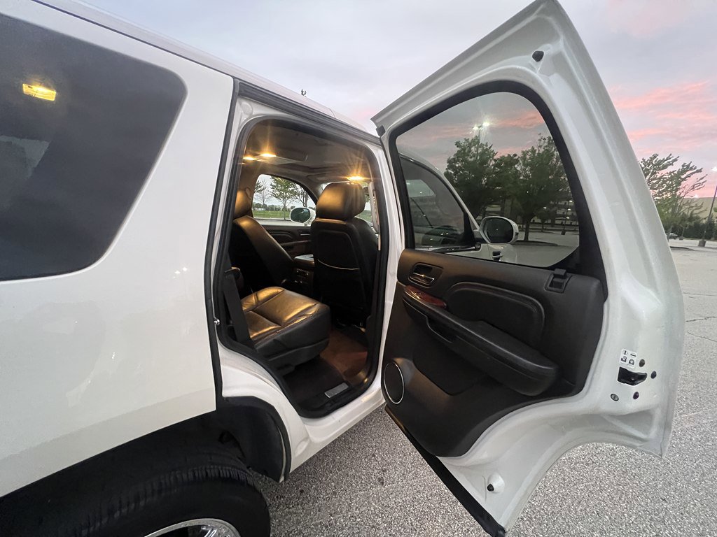 Used 2014 Cadillac Escalade Luxury AWD/4WD image 11