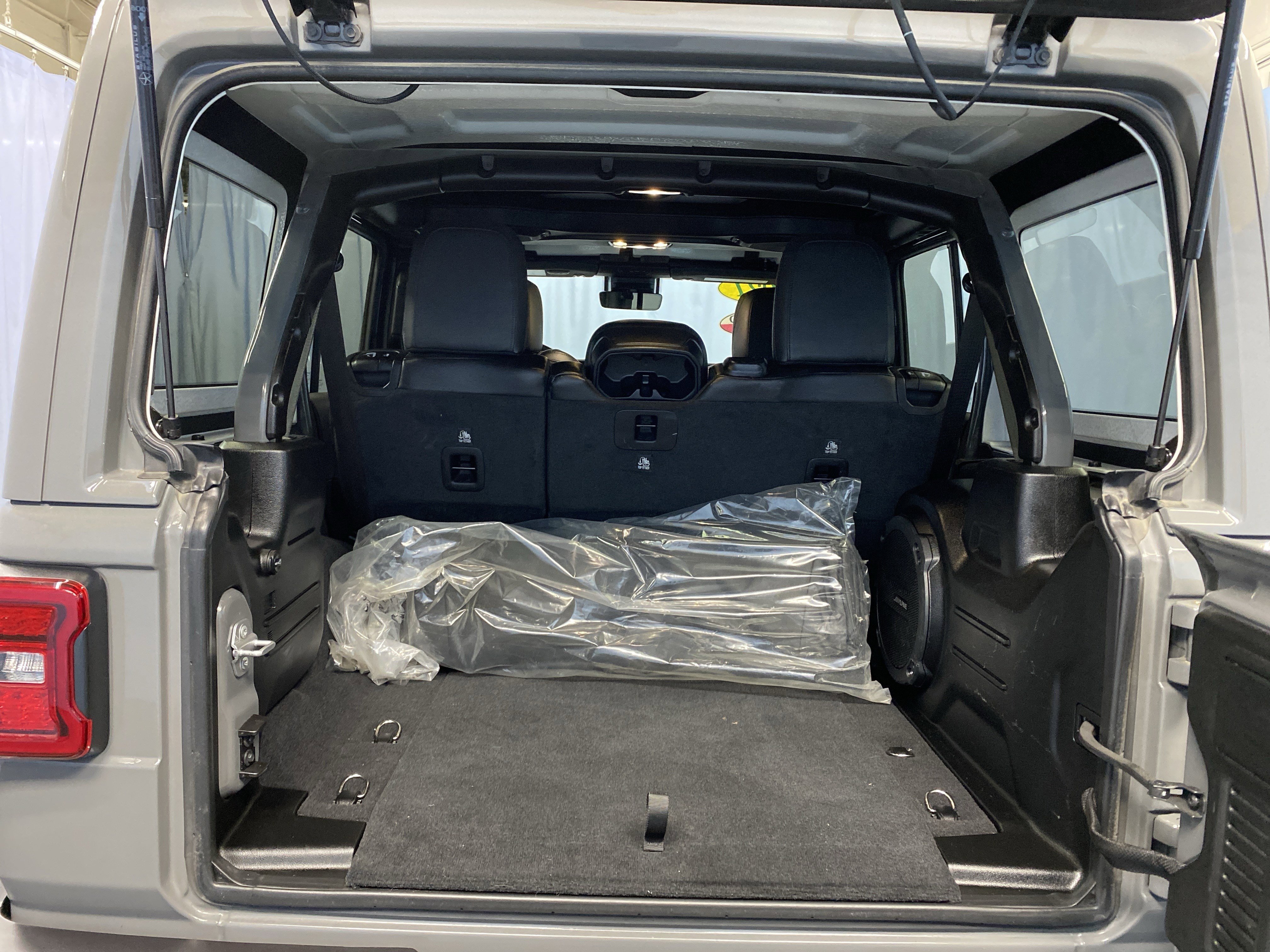 Used 2021 Jeep Wrangler Unlimited Sahara image 34