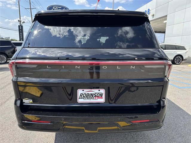 New 2025 Lincoln Navigator Reserve w/ Jet Appearance Package image 4