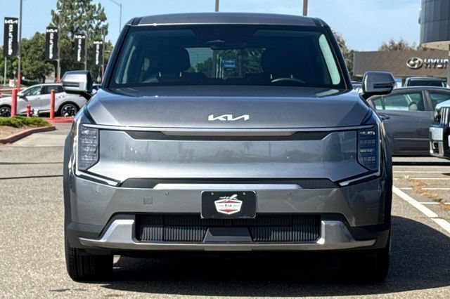 Certified 2024 Kia EV9 Light Long Range RWD image 11