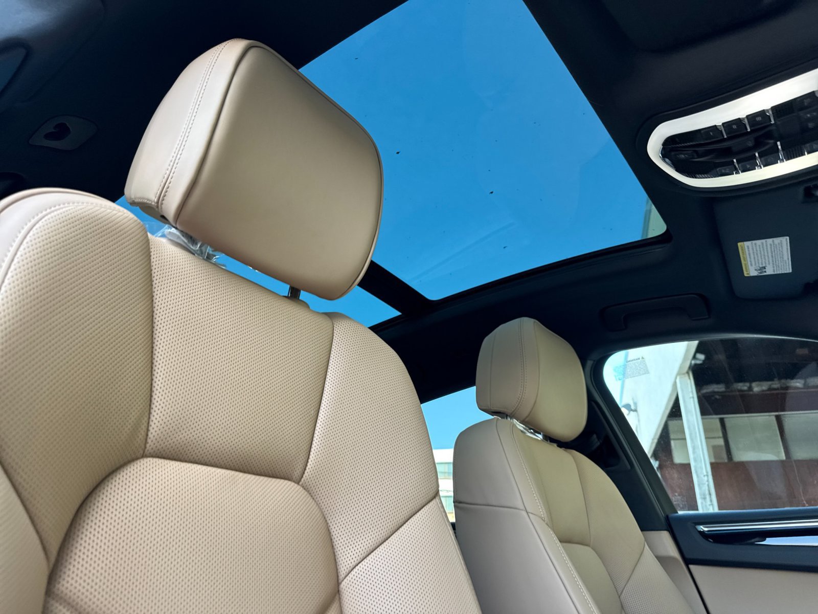 Certified 2026 Porsche Macan AWD/4WD image 19