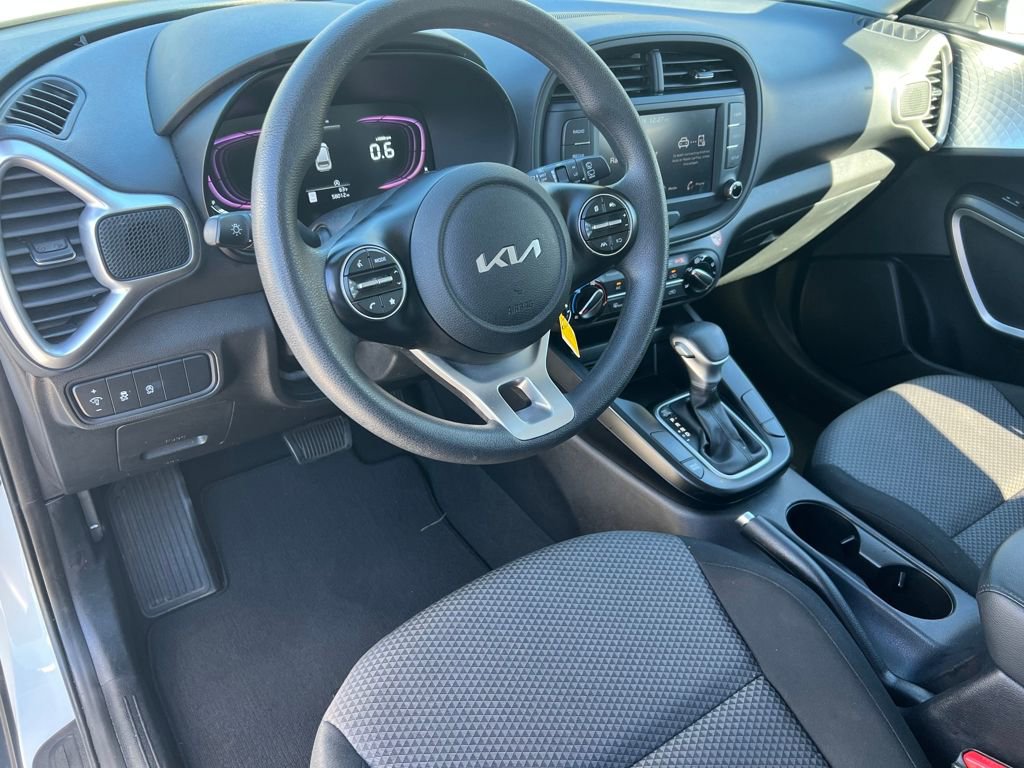 Used 2024 Kia Soul LX w/ Option Group 015 image 16