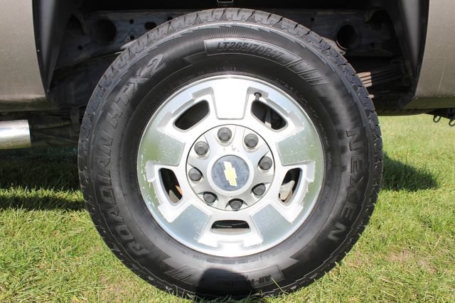 Used 2011 Chevrolet Silverado 2500 LT w/ Interior Plus Package AWD/4WD image 11