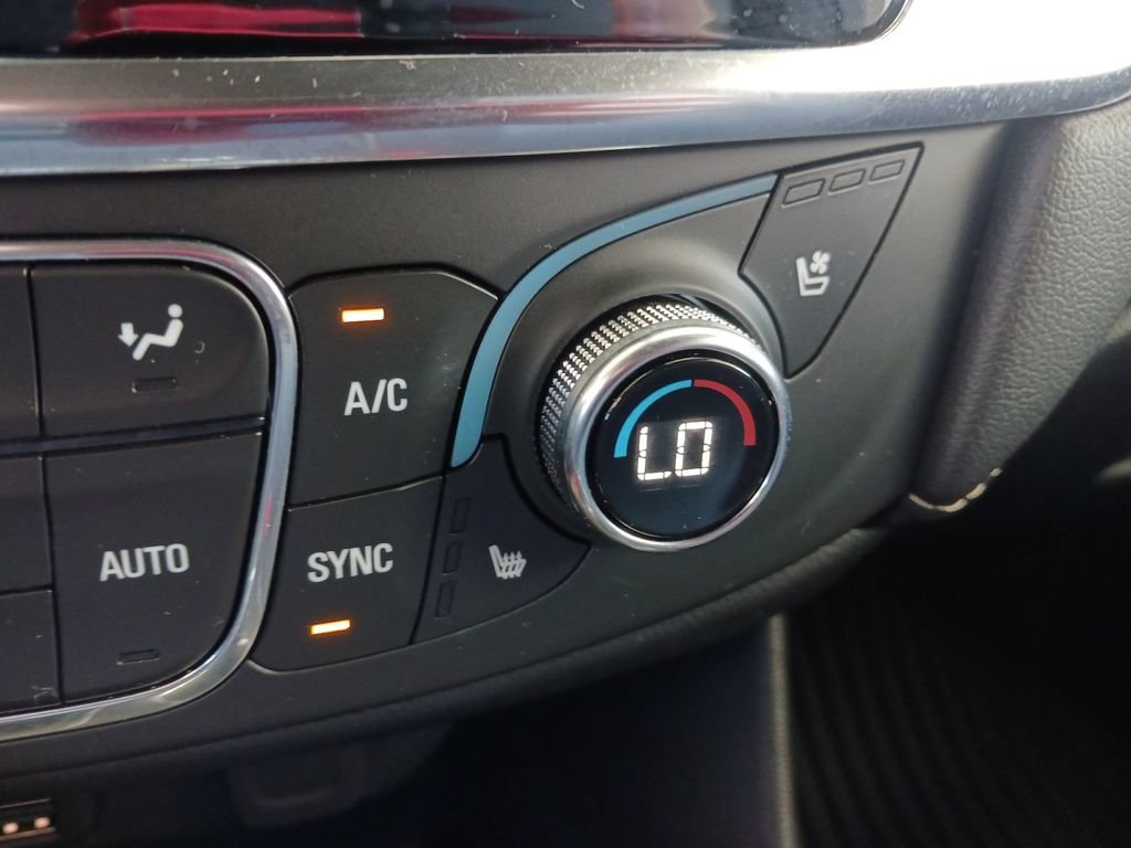 Used 2022 Chevrolet Traverse Premier FWD image 25
