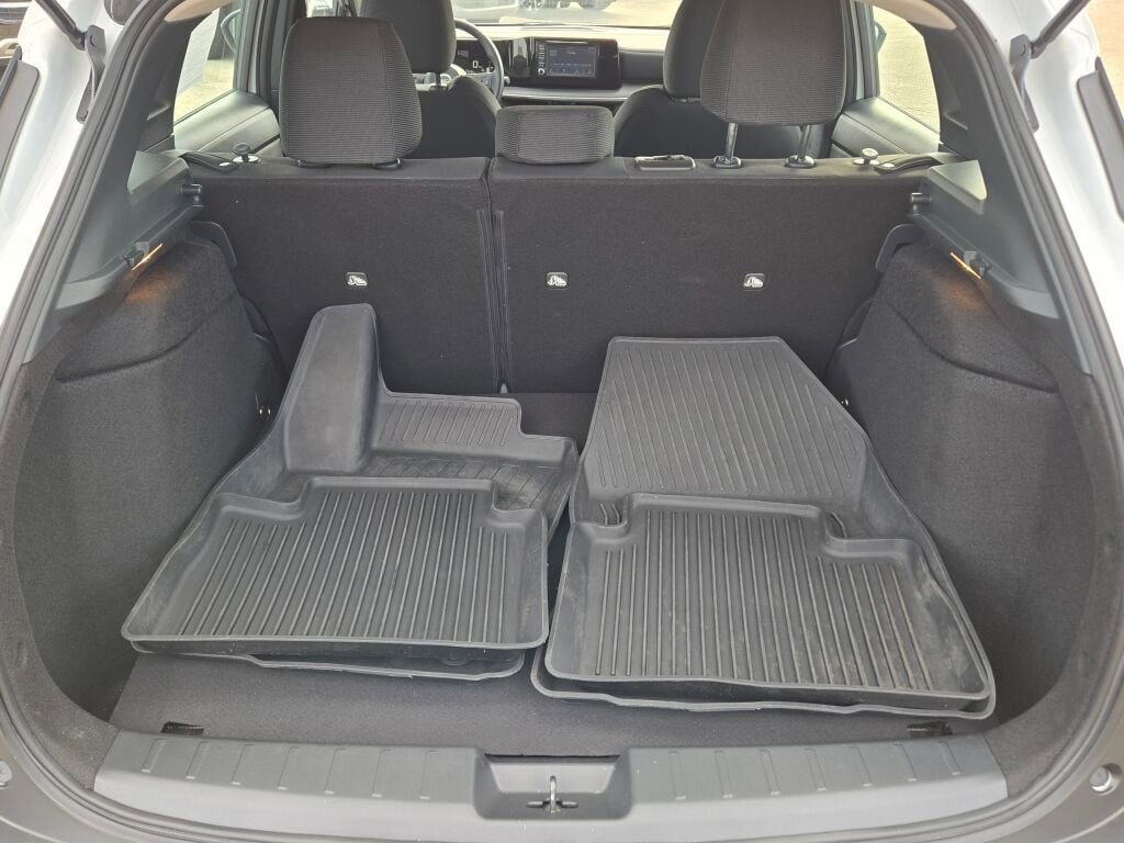 Used 2025 Nissan Kicks S image 11