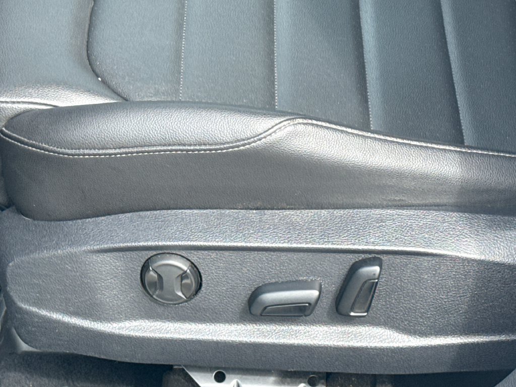 Used 2017 Volkswagen Golf SEL FWD image 14