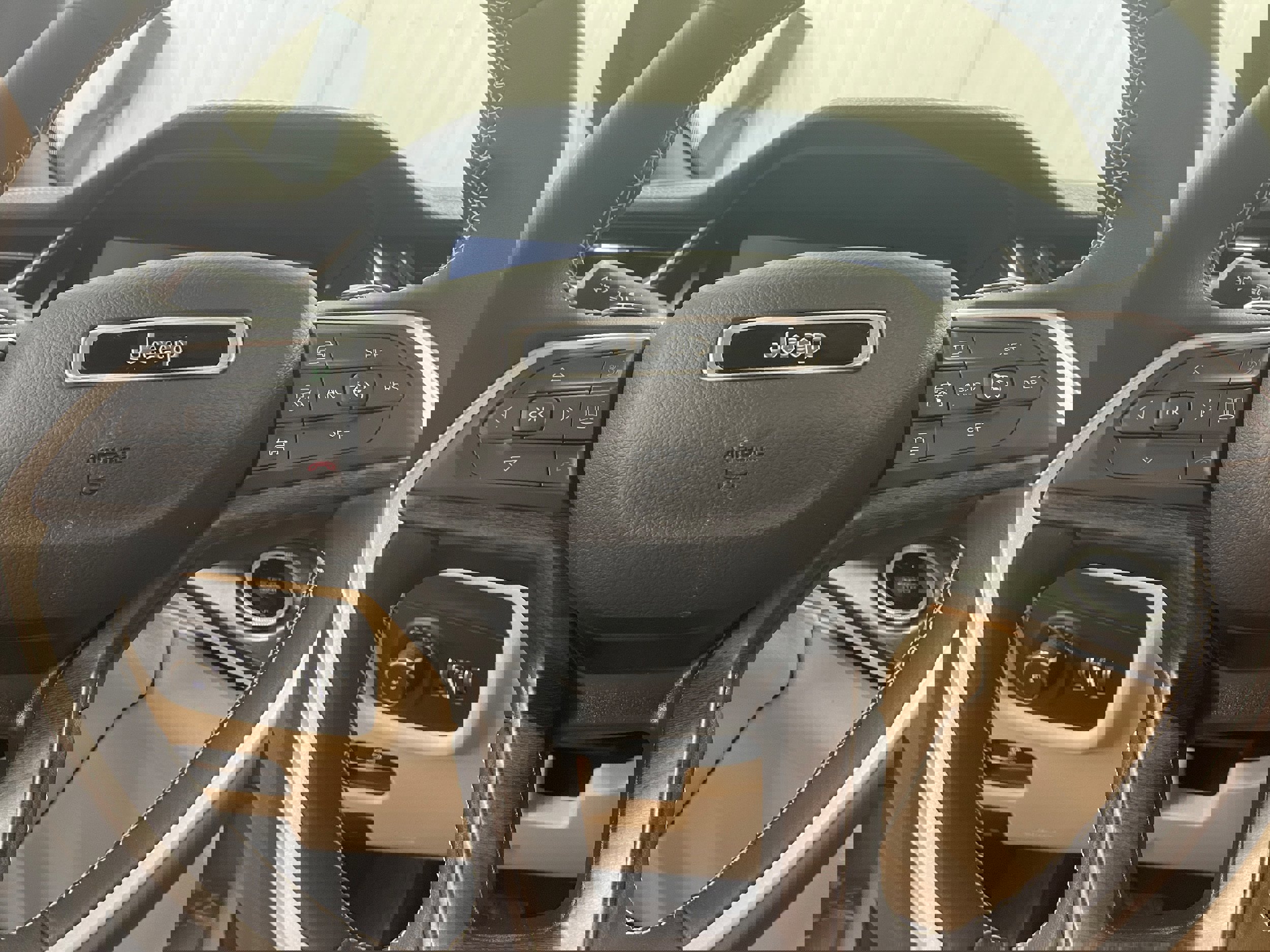 Used 2024 Jeep Grand Cherokee Limited image 16