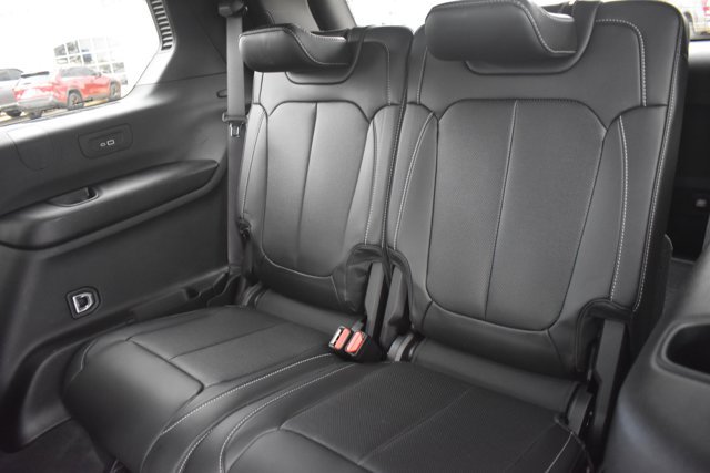 Used 2025 Jeep Grand Cherokee L Limited w/ Luxury Tech Group II image 17