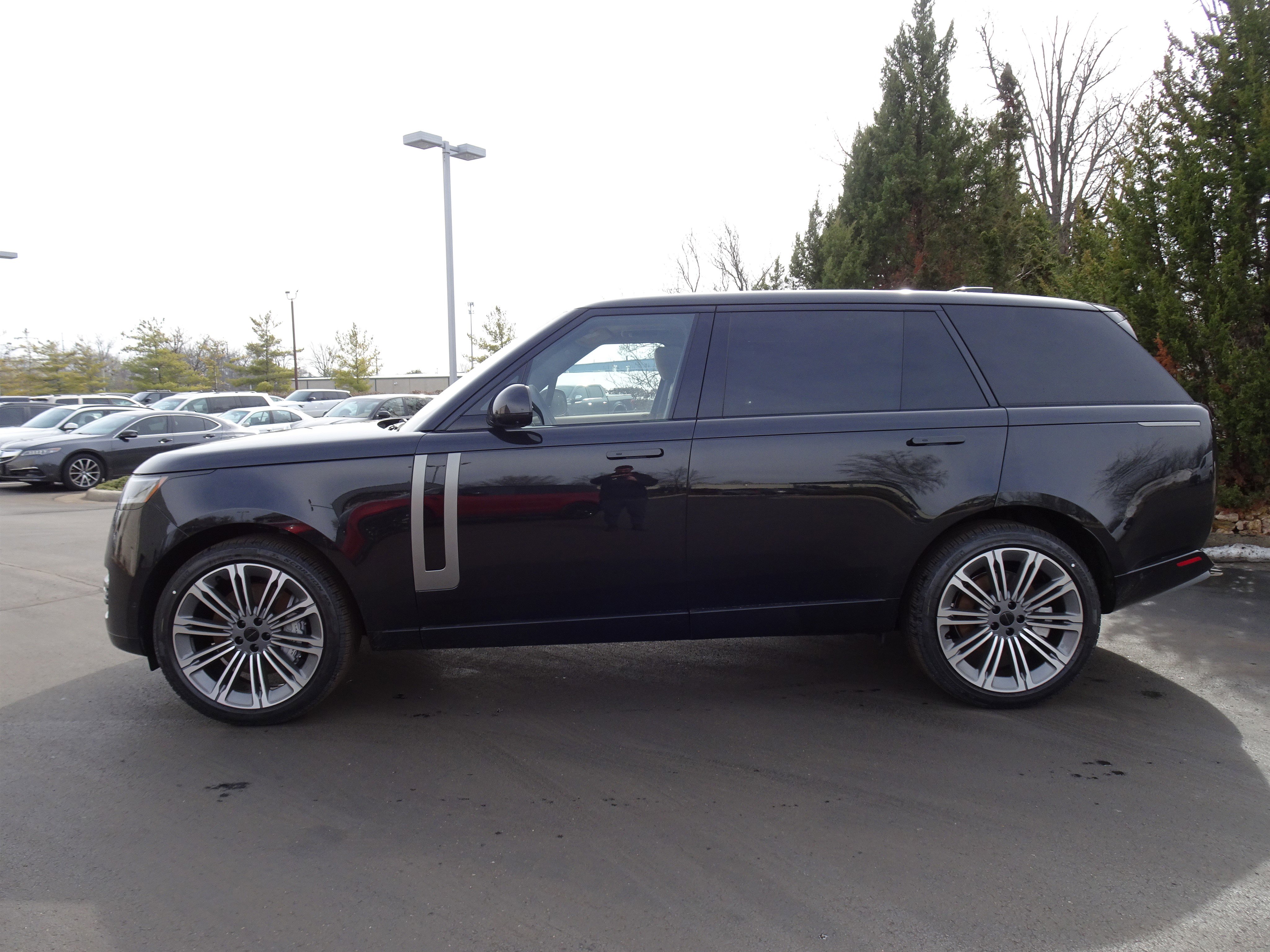 New 2026 Land Rover Range Rover Long Wheelbase SE image 7