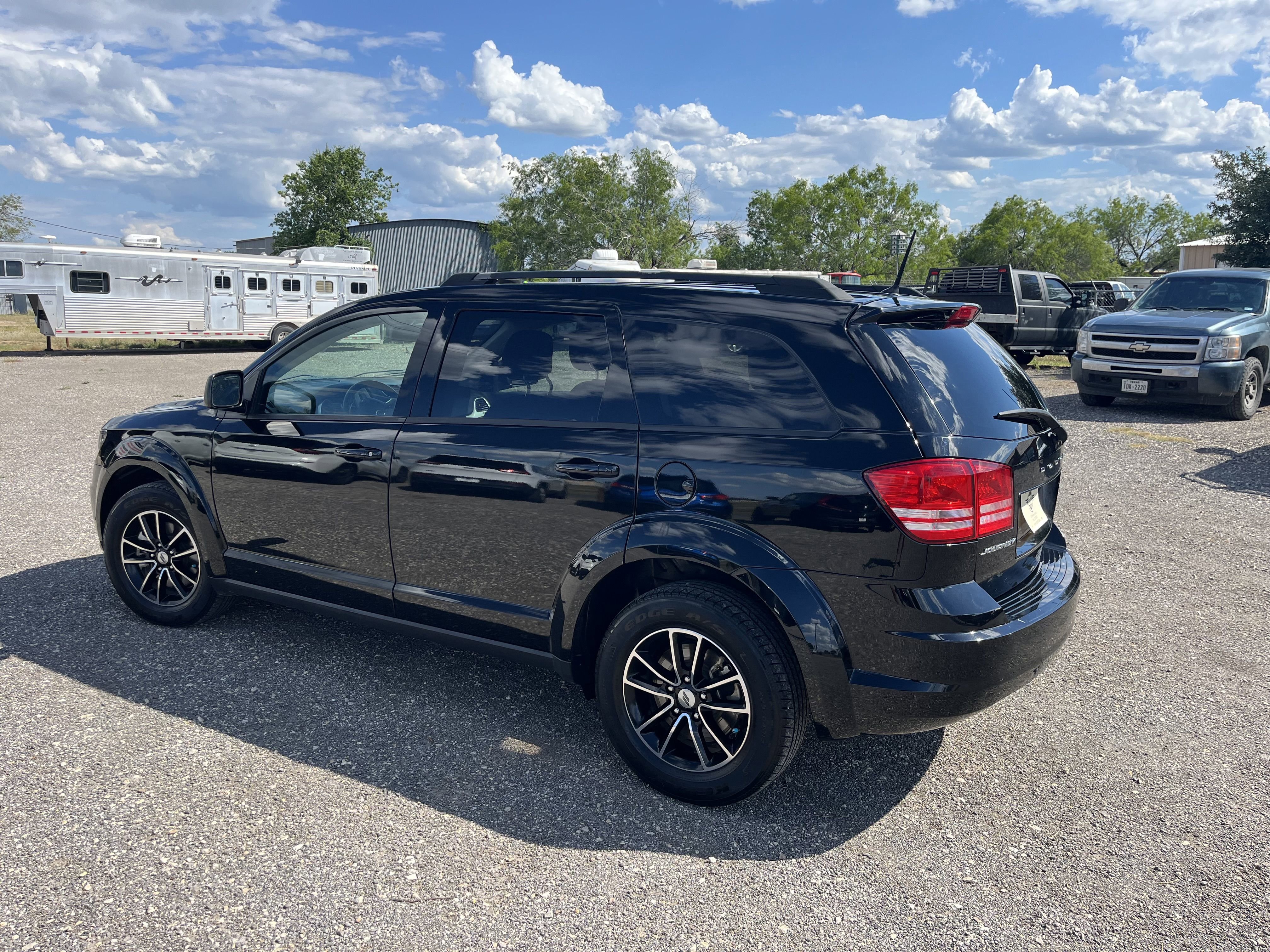 Used 2018 Dodge Journey SE w/ Popular Equipment Group image 2