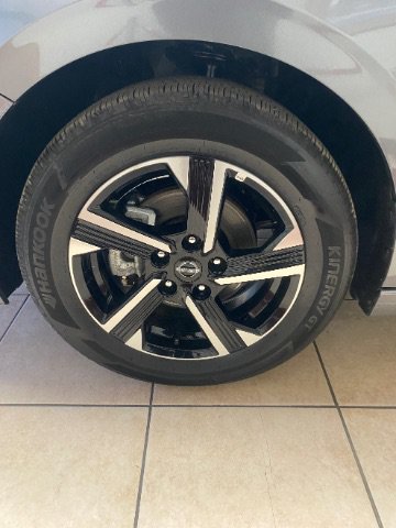 Used 2025 Nissan Sentra SV FWD image 33