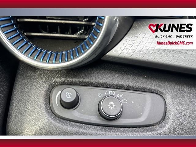 Used 2025 Chevrolet Trax LT image 14