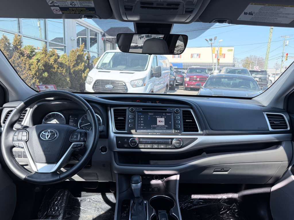Used 2019 Toyota Highlander XLE AWD/4WD image 34