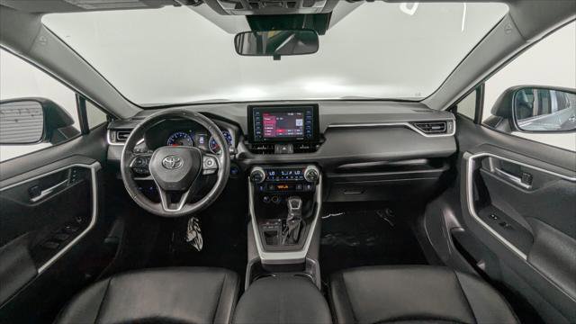 Used 2020 Toyota RAV4 XLE Premium image 21