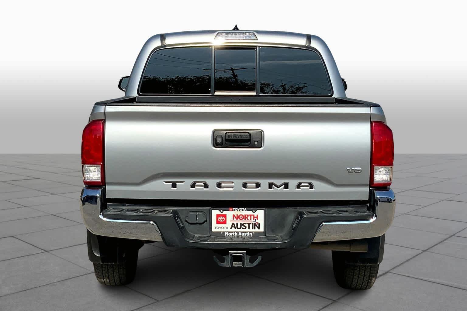 Used 2017 Toyota Tacoma SR5 w/ Tow Package RWD image 5