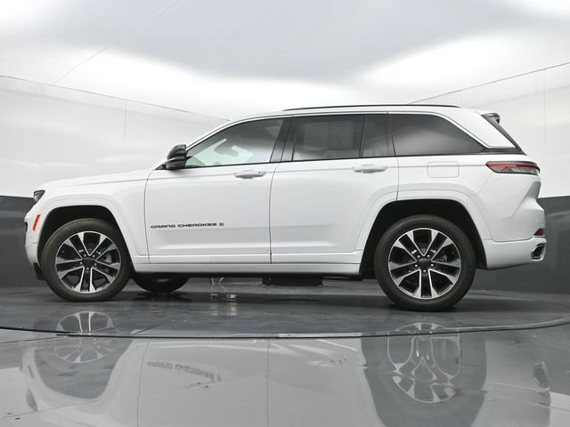 Used 2024 Jeep Grand Cherokee Overland w/ Trailer Tow Package AWD/4WD image 29