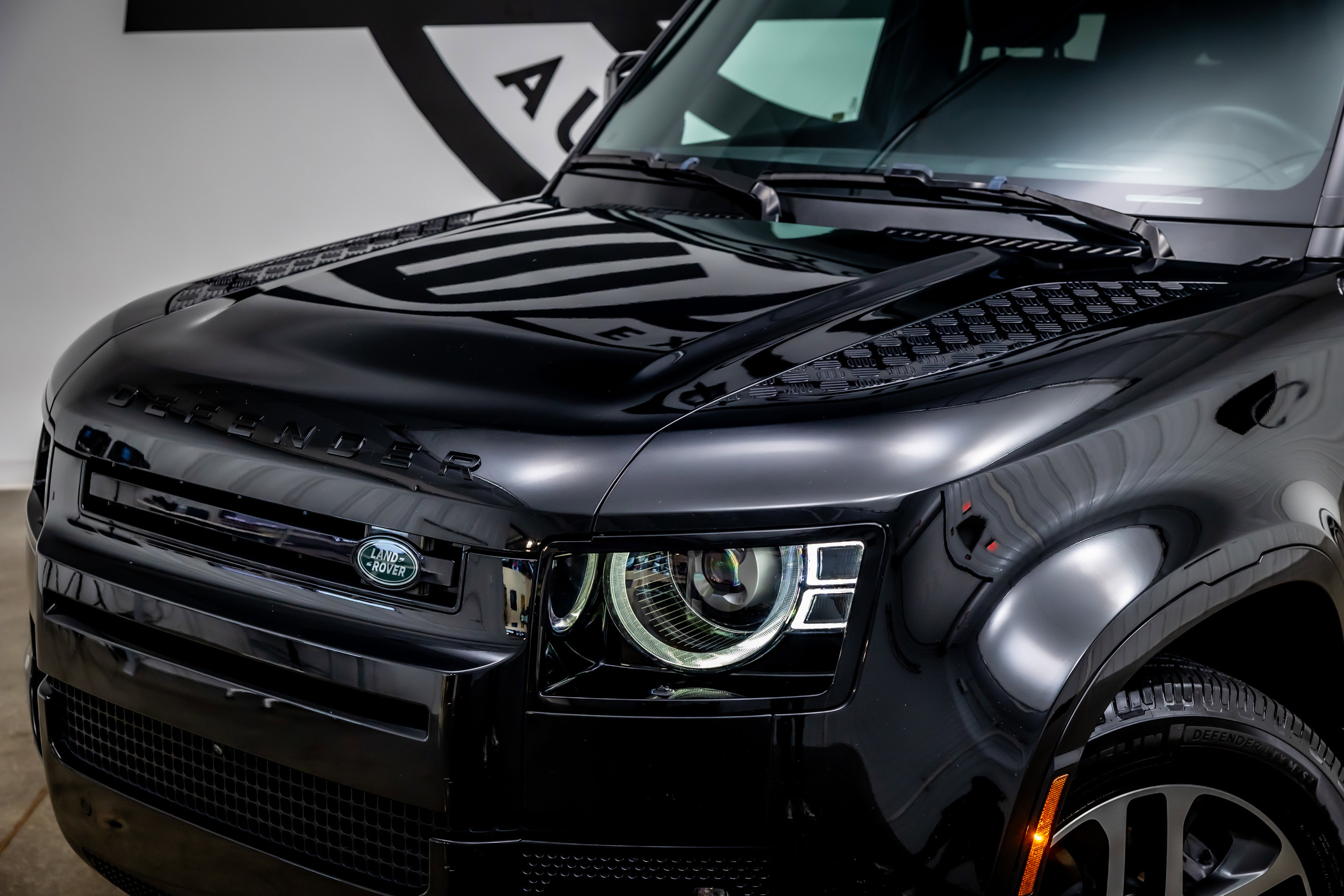 Used 2024 Land Rover Defender 110 X-Dynamic SE image 20