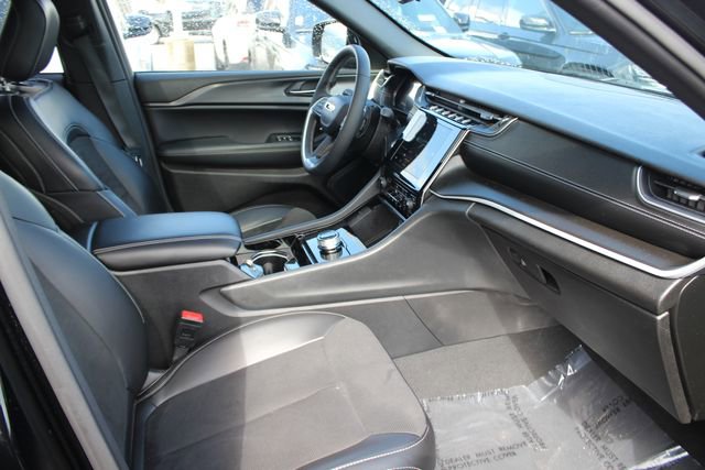 Used 2023 Jeep Grand Cherokee Altitude image 33